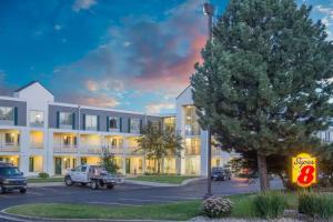 Super 8 by Wyndham Madison East, Madison