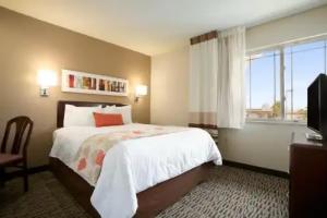 Hawthorn Suites by Wyndham Greensboro, Greensboro