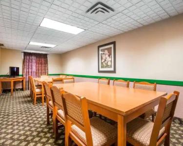 Quality Inn & Suites - 18