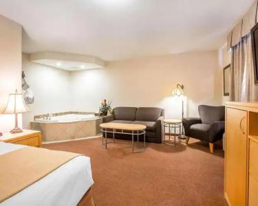 Quality Inn & Suites - 26