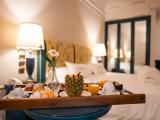 Suite with balcony and seafront