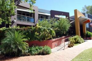 Stay at Alice Springs Hotel, Alice Springs