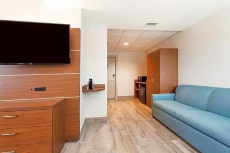 Holiday Inn Express & Suites Panama City Beach Beachfront by IHG - 103
