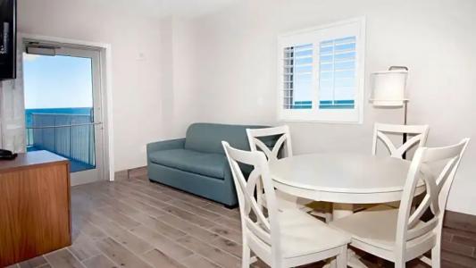 Holiday Inn Express & Suites Panama City Beach Beachfront by IHG - 126