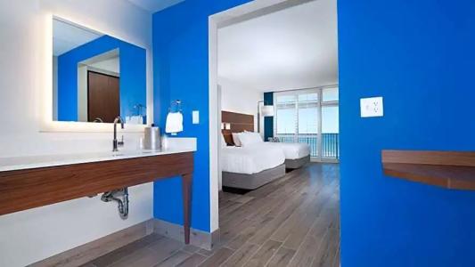 Holiday Inn Express & Suites Panama City Beach Beachfront by IHG - 129