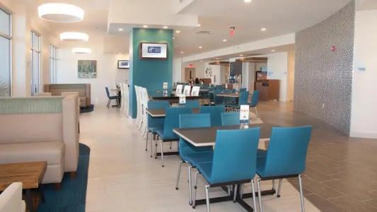Holiday Inn Express & Suites Panama City Beach Beachfront by IHG - 36