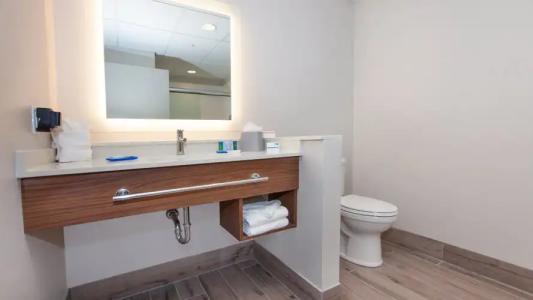 Holiday Inn Express & Suites Panama City Beach Beachfront by IHG - 8