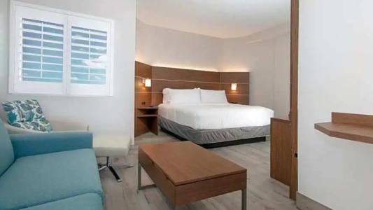Holiday Inn Express & Suites Panama City Beach Beachfront by IHG - 104