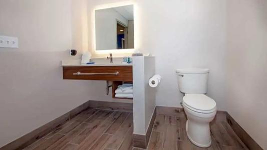 Holiday Inn Express & Suites Panama City Beach Beachfront by IHG - 130