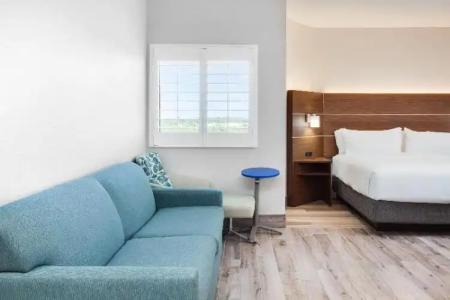 Holiday Inn Express & Suites Panama City Beach Beachfront by IHG - 56