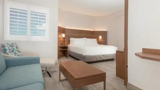 Holiday Inn Express & Suites Panama City Beach Beachfront by IHG - 147