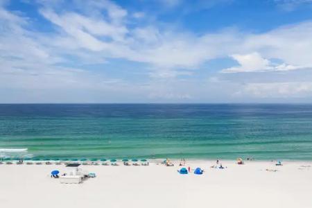 Holiday Inn Express & Suites Panama City Beach Beachfront by IHG - 28