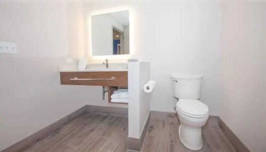 Holiday Inn Express & Suites Panama City Beach Beachfront by IHG - 43