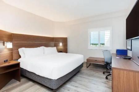 Holiday Inn Express & Suites Panama City Beach Beachfront by IHG - 57