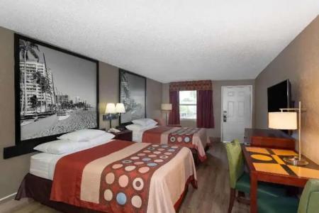 Super 8 by Wyndham Bradenton Sarasota Area - 24