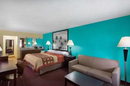 Super 8 by Wyndham Bradenton Sarasota Area - 44