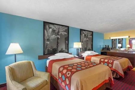 Super 8 by Wyndham Bradenton Sarasota Area - 36