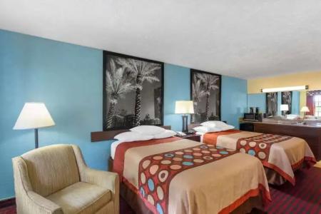 Super 8 by Wyndham Bradenton Sarasota Area - 10