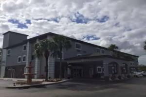 Days Inn & Suites by Wyndham Bonita Springs North Naples, Bonita Springs