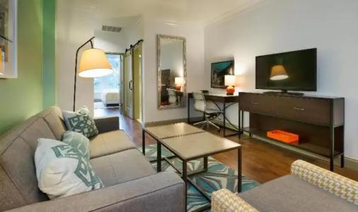 Indigo Savannah Historic District, an IHG - 83