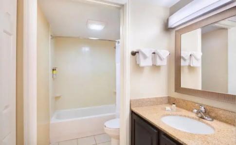 Staybridge Suites Savannah Historic District, an IHG - 8