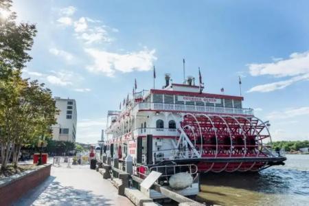 Staybridge Suites Savannah Historic District, an IHG - 15