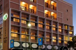 Adelaide Riviera Hotel, Adelaide