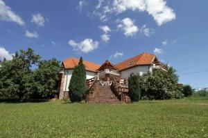 Vöröskő apartmanház, Revfulop