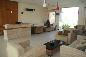 Club Pomalin, Oren