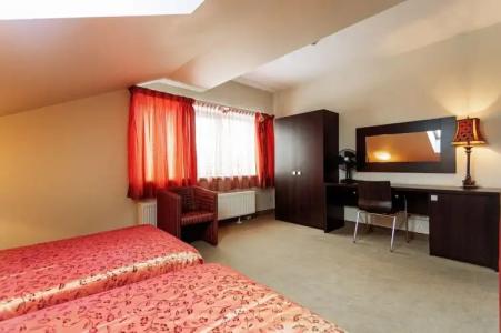 Rixwell Segevold - 40