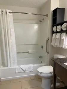 Ramada by Wyndham Santa Fe - 52