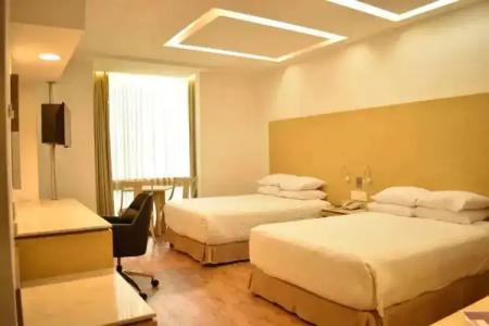 Ramada by Wyndham Santa Fe - 35