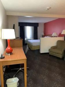 Ramada by Wyndham Santa Fe - 47