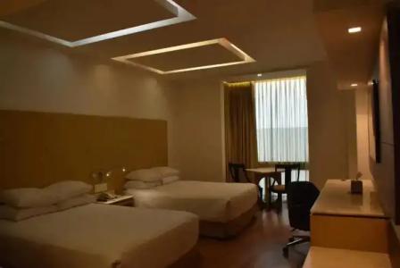 Ramada by Wyndham Santa Fe - 33