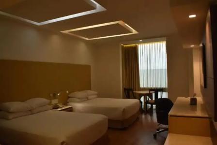 Ramada by Wyndham Santa Fe - 31