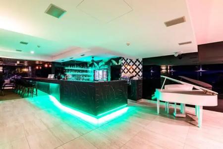 Coral Sea Marina Resort - 17