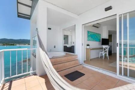 Coral Sea Marina Resort - 102