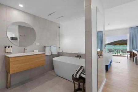 Coral Sea Marina Resort - 103