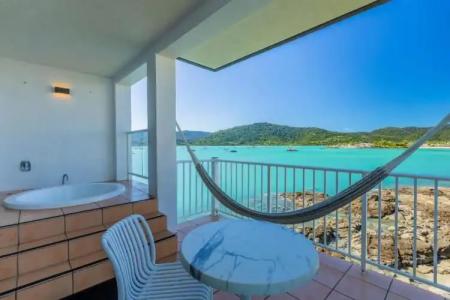 Coral Sea Marina Resort - 111