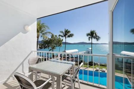 Coral Sea Marina Resort - 88