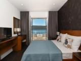 Standard Triple room with sea view