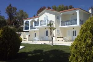 Liberatos Village, Lassi