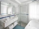 Deluxe Triple room with balcony