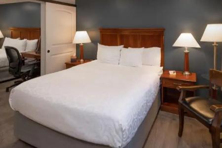 Best Western Plus Clocktower Inn - 44