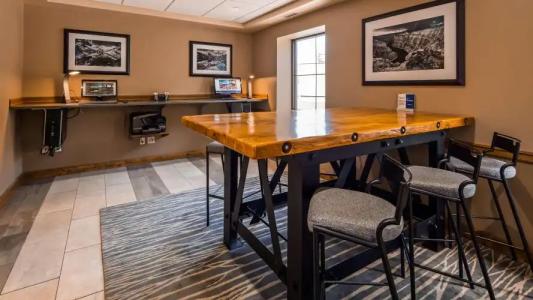 Best Western Plus Clocktower Inn - 33