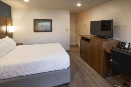 Best Western Plus Clocktower Inn - 39