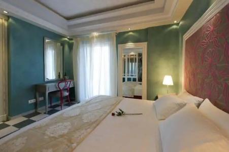 Irida Boutique - 122