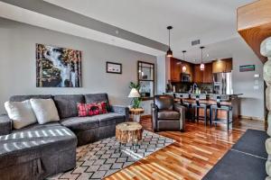 Spring Creek Vacations - Rundle Cliffs Lodge, Canmore
