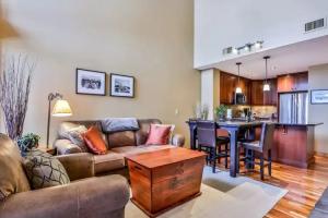 Spring Creek Vacations - Rundle Cliffs Lodge, Canmore