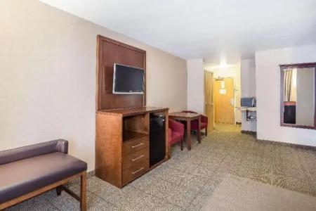 Comfort Suites Anchorage International Airport - 62